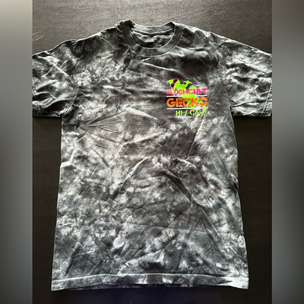 Gecko Hawaii Black Tie-Dye Graphic Tee with Neon Accent